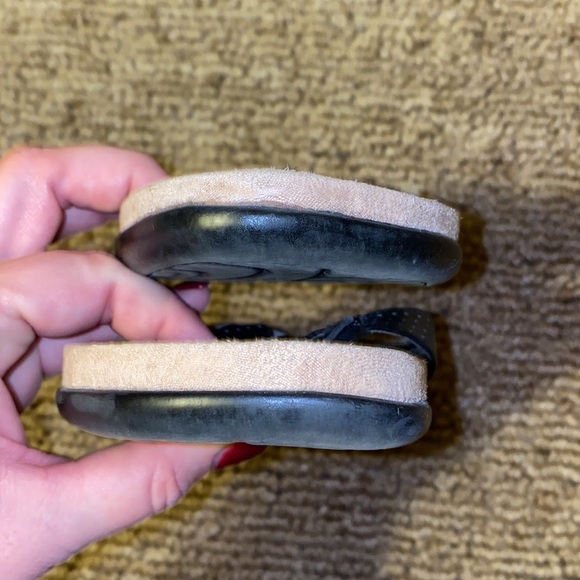 🩴Kenneth Cole Reaction flip flops with genuine leather strap and belt accent - Picture 6 of 6